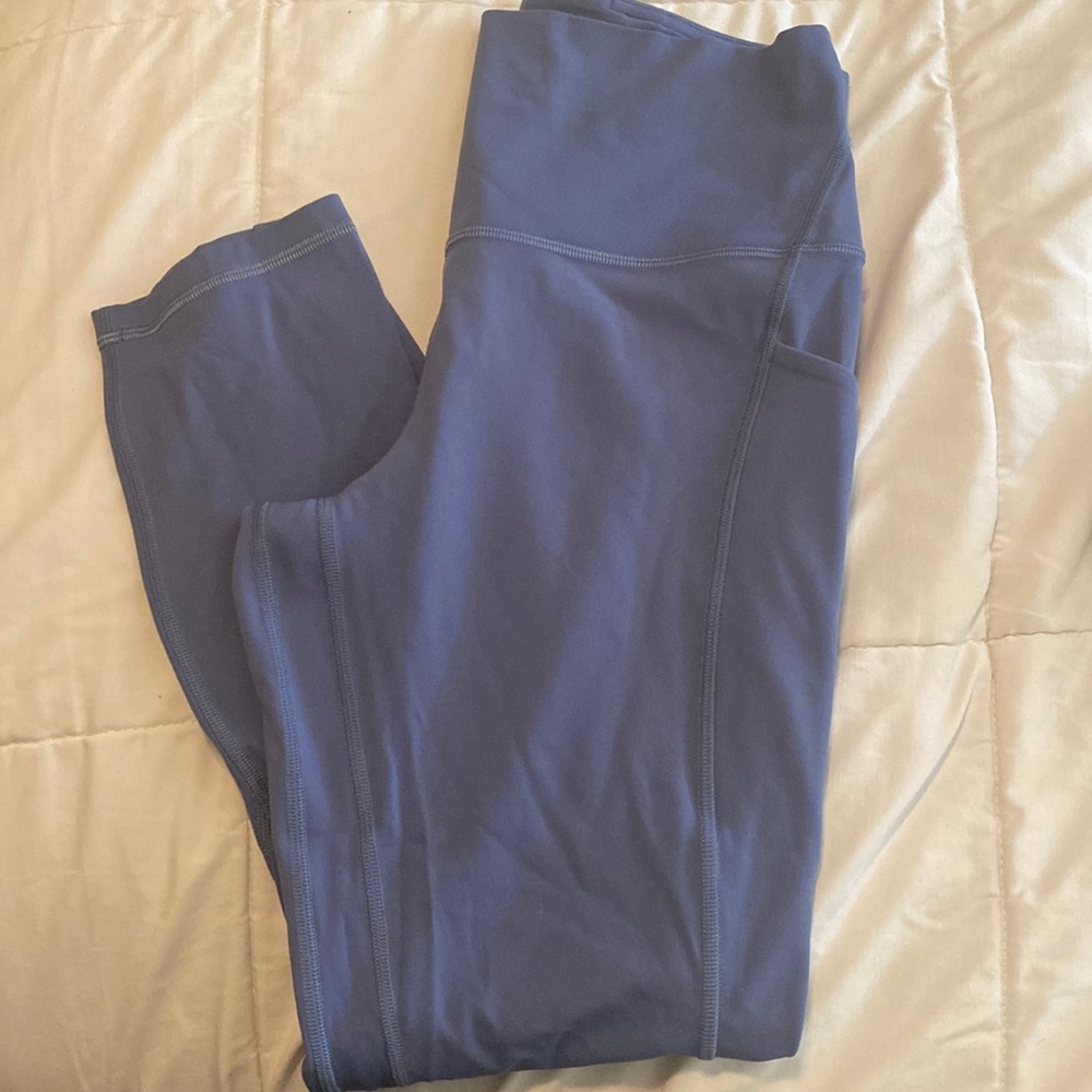 Gently used Lulu align high rise crop 23” with pockets